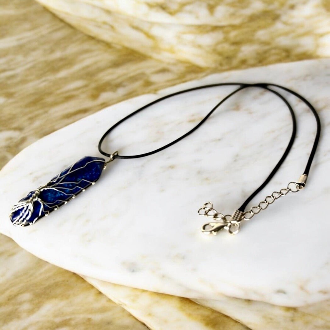 Schwarze Halskette mit silberverziertem Lapislazuli Doppelender - CrystalScents