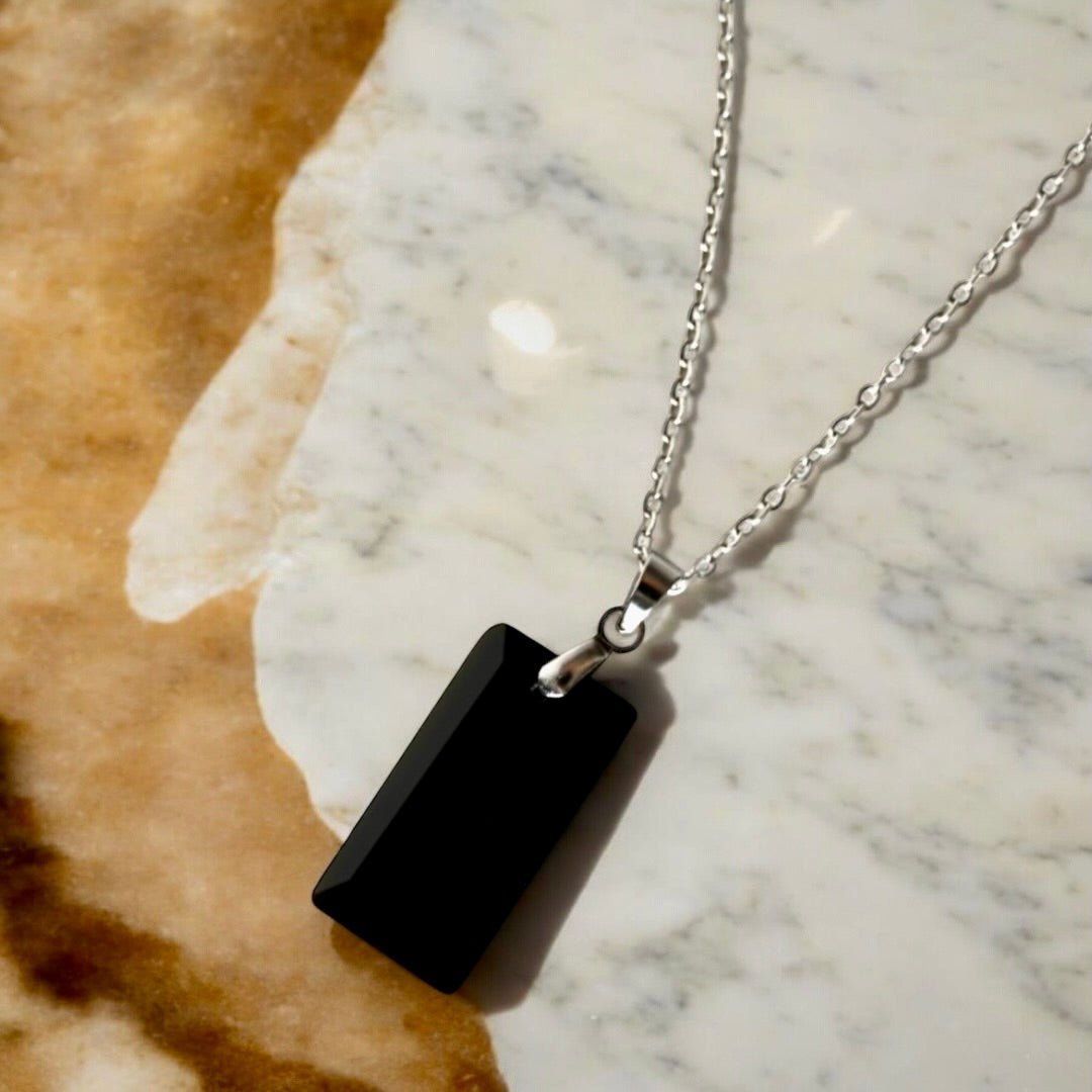 Silberne Kette mit geschliffenem Obsidian - Anhänger - CrystalScents