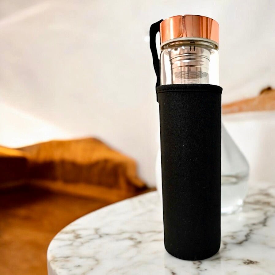 Trinkflasche aus Glas mit roségoldenem Verschluss; Bergkristall - CrystalScents