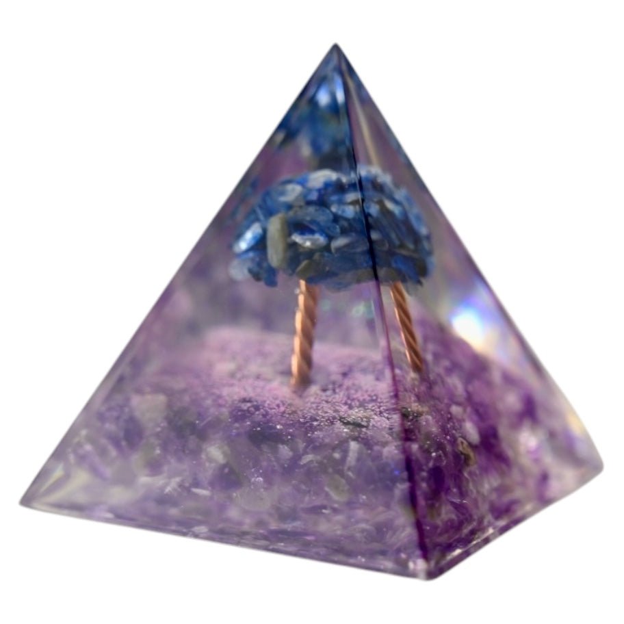 Wunderschöne Orgonit Pyramide mit Baum - CrystalScents