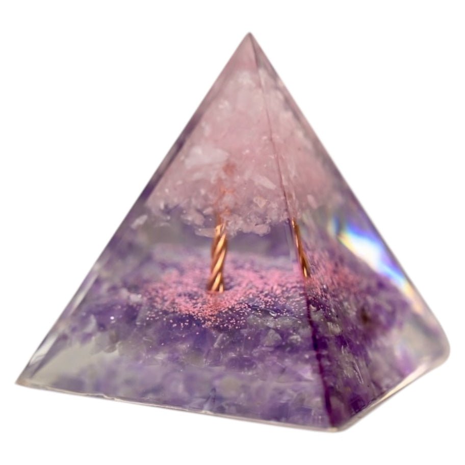 Wunderschöne Orgonit Pyramide mit Baum - CrystalScents