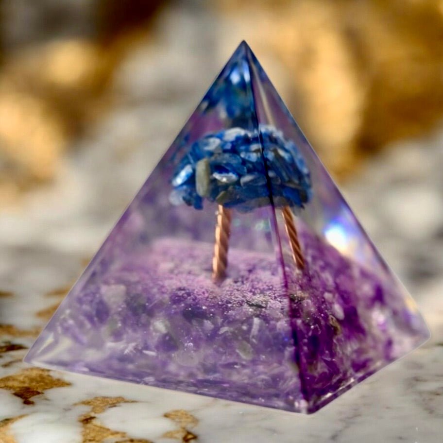 Wunderschöne Orgonit Pyramide mit Baum - CrystalScents