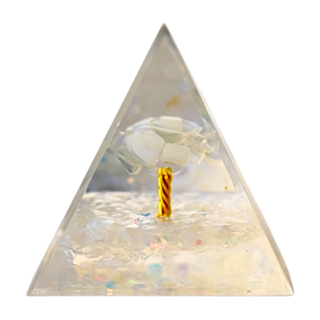 Wunderschöne Orgonit Pyramide mit Baum - CrystalScents