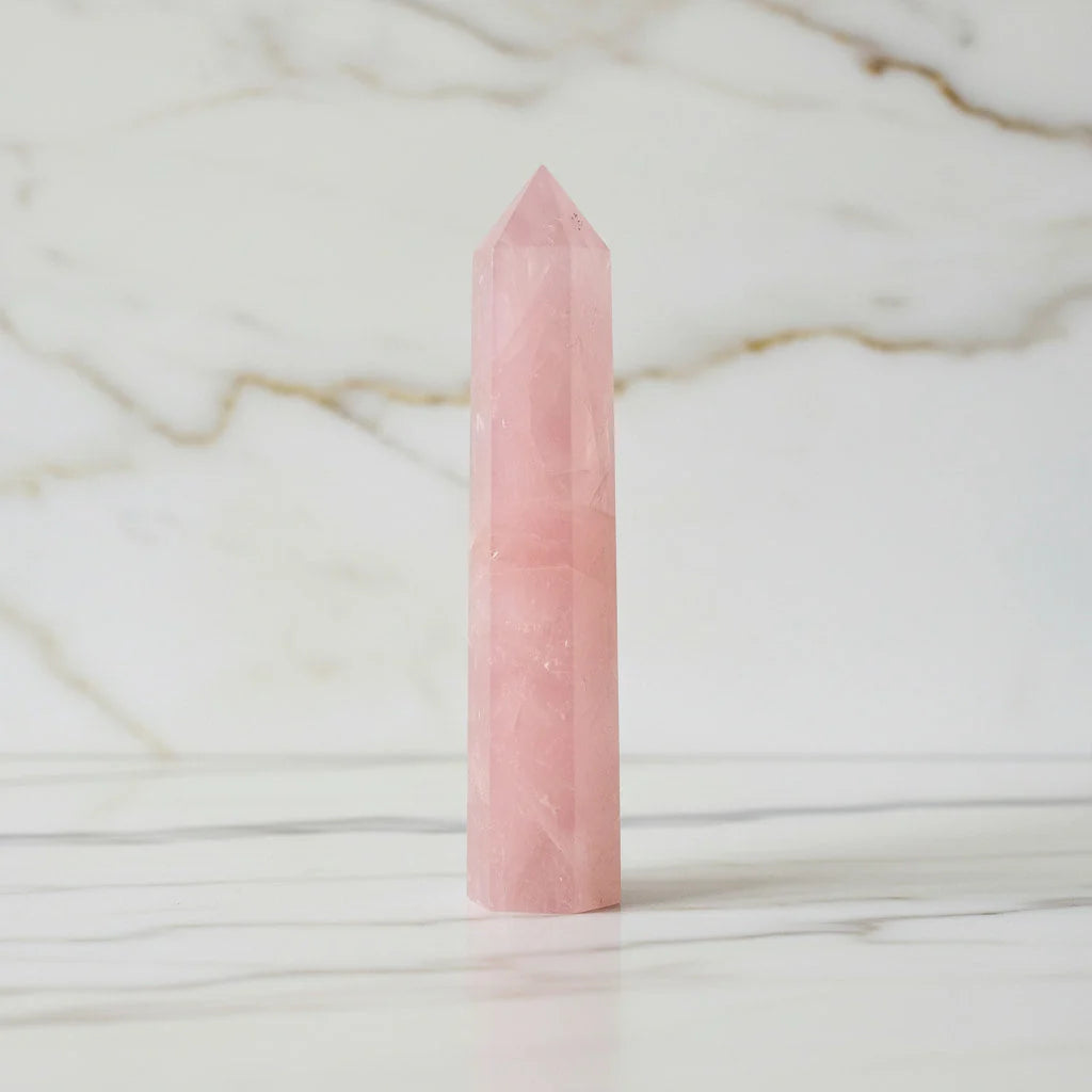 Rosenquarz Obelisk – Selbstliebe, Herzenergie, Mindset & positive Raumenergie