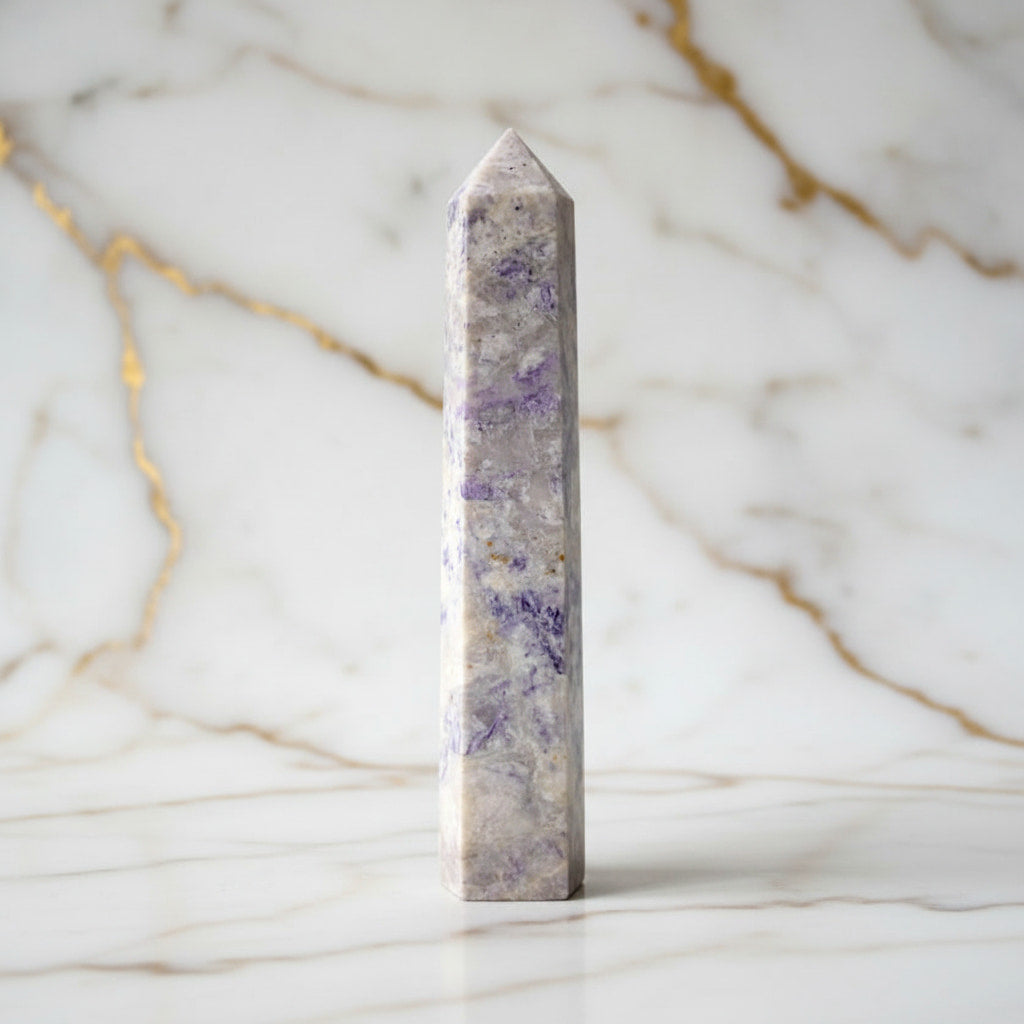Charoit Kristall – Transformation, Schutz & spirituelle Energie CrystalScents