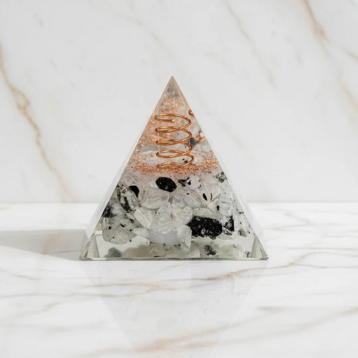Mondstein Orgonit Pyramide – Schutz, Intuition & harmonische Energie