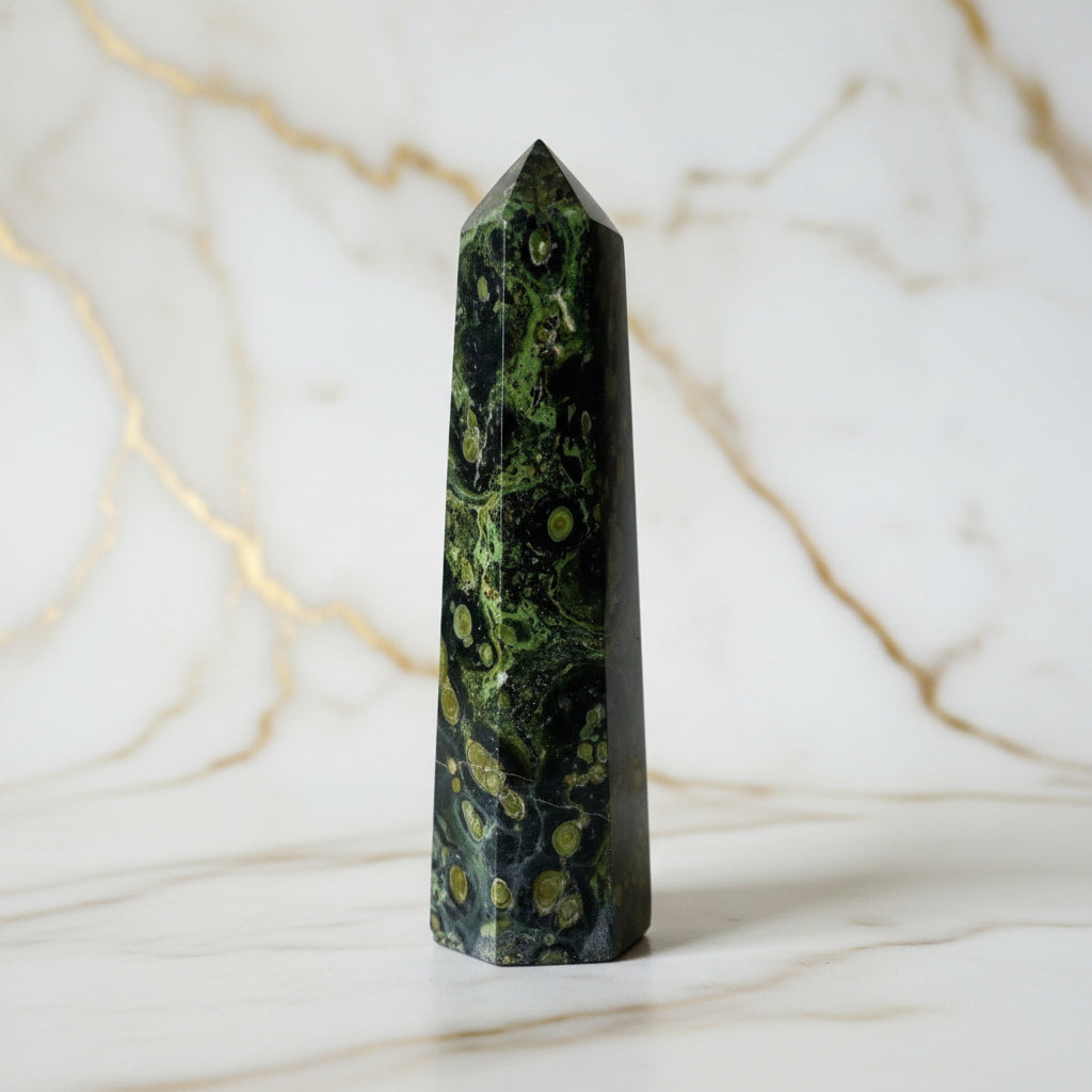 Kambaba Obelisk – Schutz, Ruhe & energetische Kraft CrystalScents