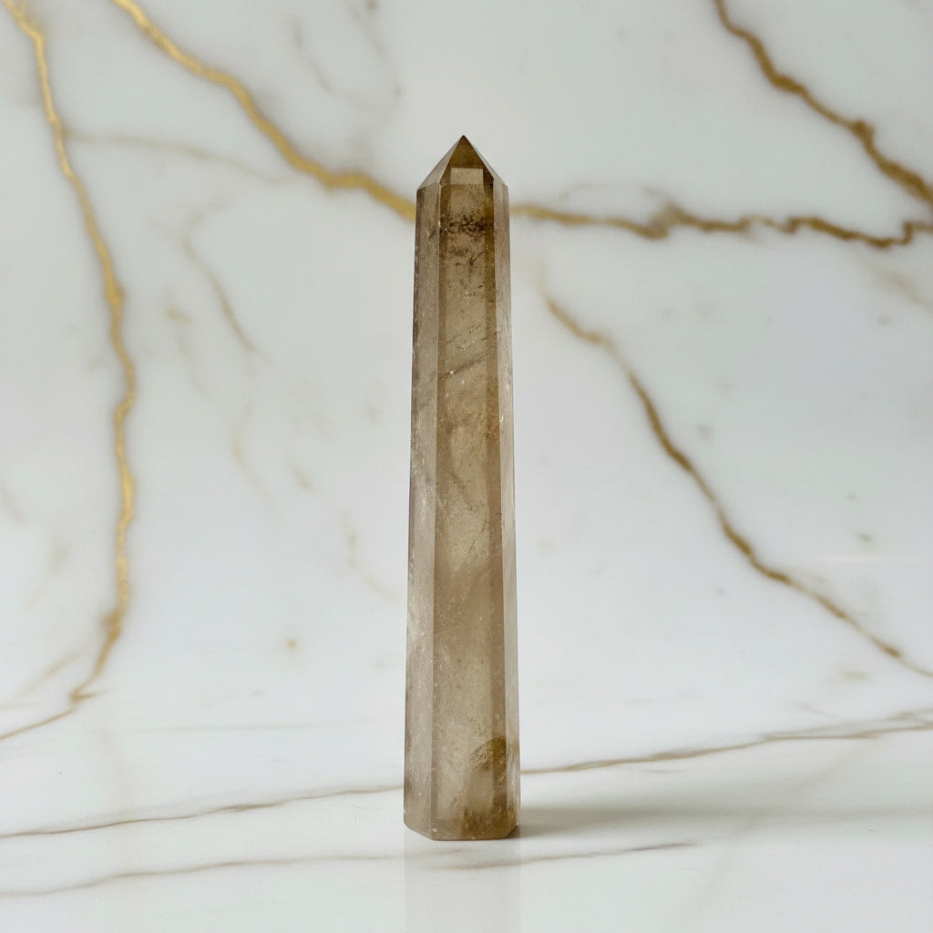 Quarzkristall Obelisk – Energie bündeln, Klarheit & Schutz CrystalScents