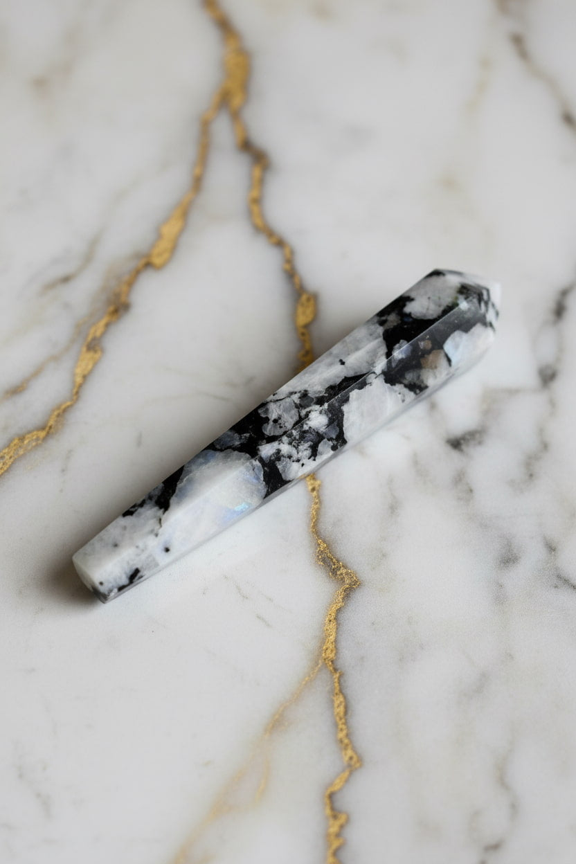 Mondstein Kristall – Intuition, Ruhe & feminine Energie CrystalScents