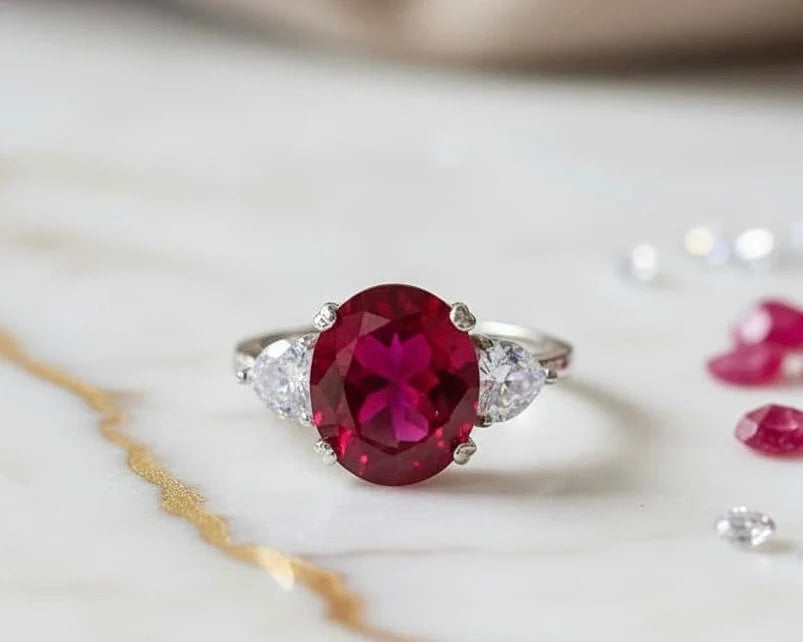 Kristall-Schmuck vs. Edelstein-Schmuck: Unterschiede, Wirkung & Stil