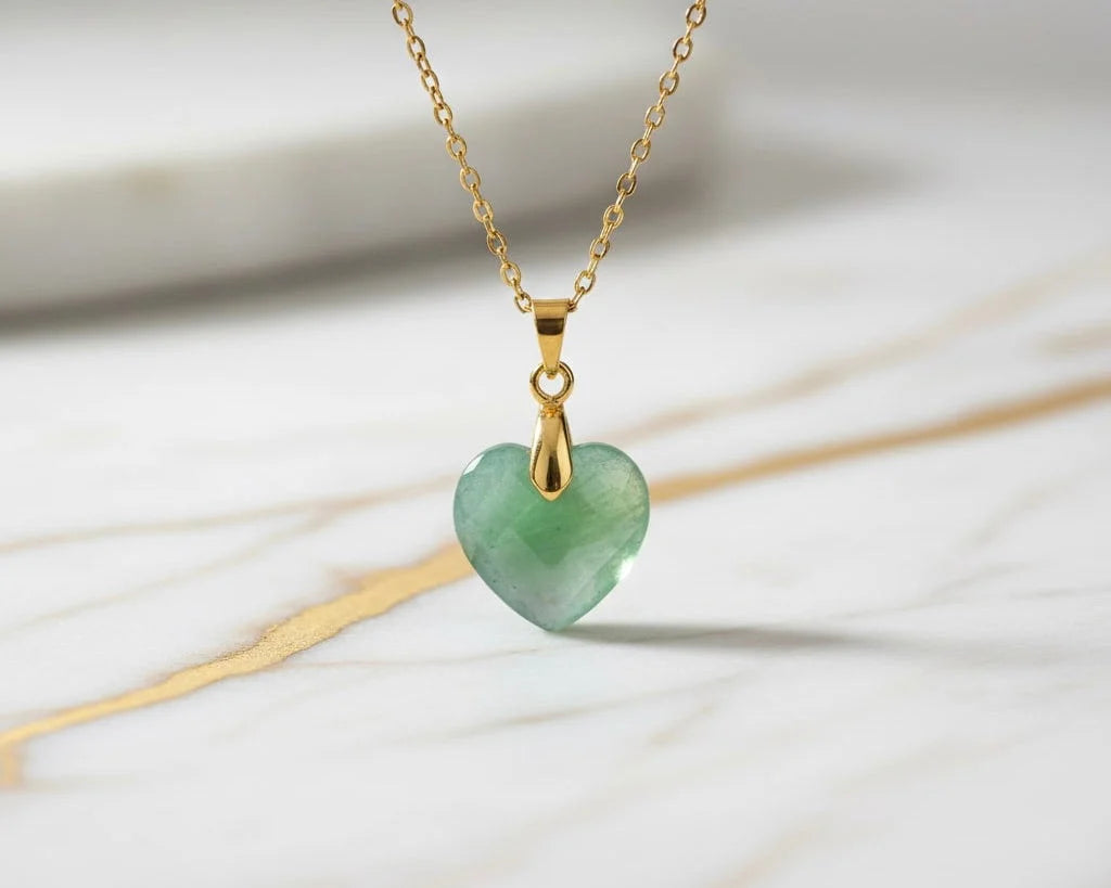 Kristallschmuck kombinieren: Stilvoll & harmonisch tragen