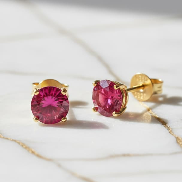 Goldene Ohrringe – Luxus & Glanz