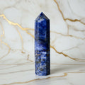 Sodalit Obelisk – Meditation & Achtsamkeit CrystalScents