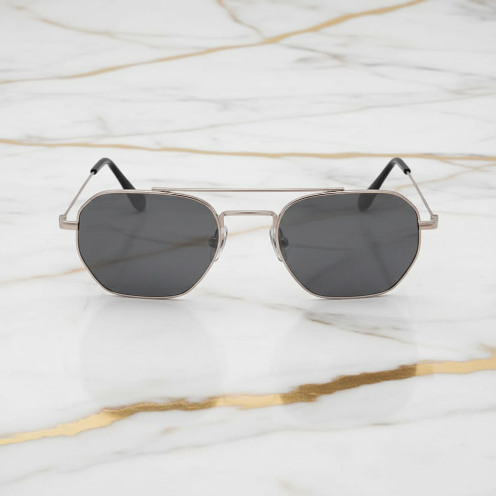 Sonnenbrille Silber – Eckige Brille mit mittlerem Steg CrystalScents