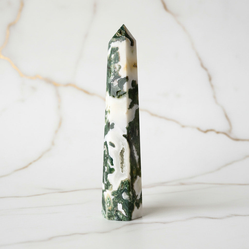 Moosachat Obelisk - Grüne Kraft