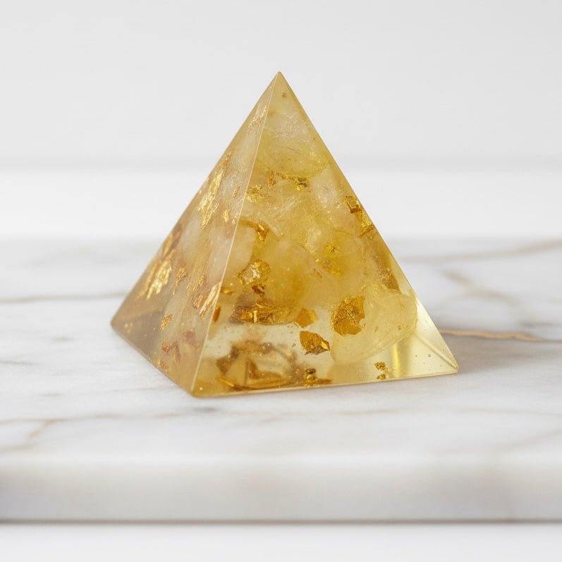 Mini Citrin Pyramide – Leuchtkraft für Zuhause CrystalScents