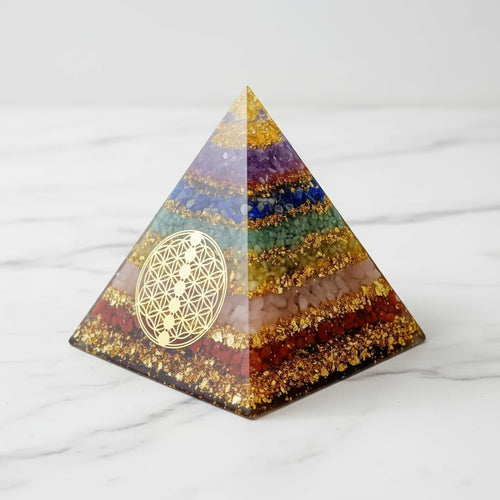 Orgonit Chakra Pyramide – Harmonische Energie CrystalScents