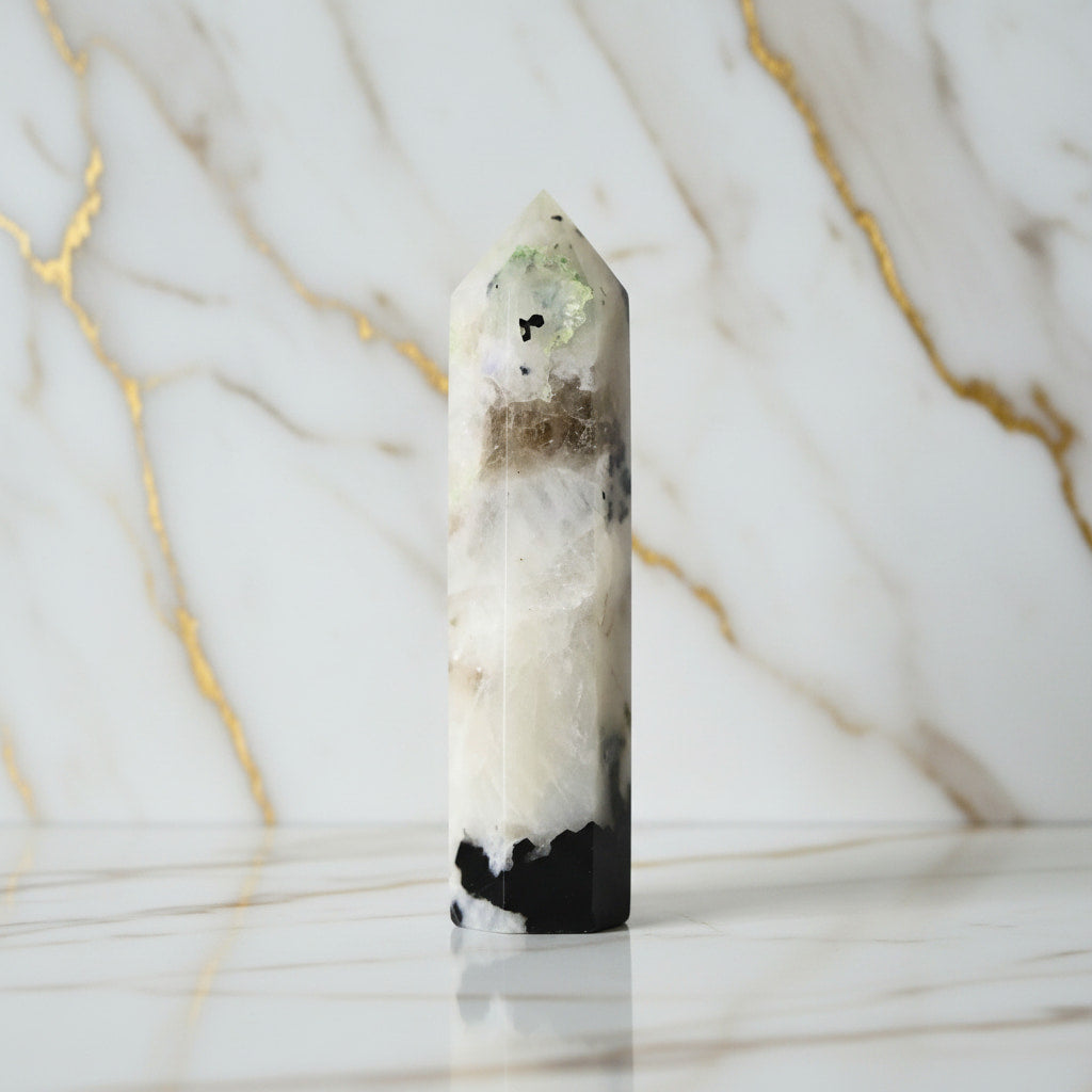 Mondstein Obelisk Schwarz-Weiß – Klarheit JETZT sichern CrystalScents