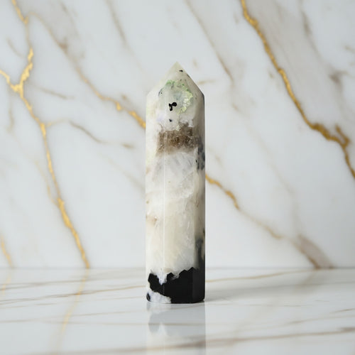 Mondstein Obelisk – Harmonie & Klarheit CrystalScents