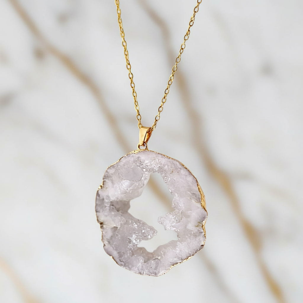 Achat Halskette – Funkelnder weißer Anhänger CrystalScents