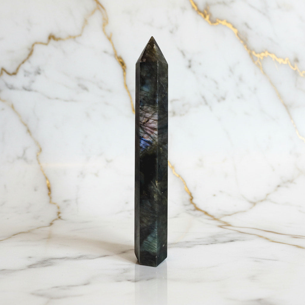 Labradorit Obelisk – Kreativität & Leidenschaft