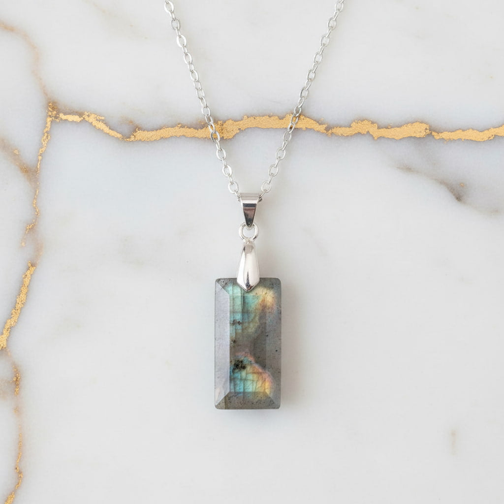 Labradorit Halskette - Geschliffener Anhänger