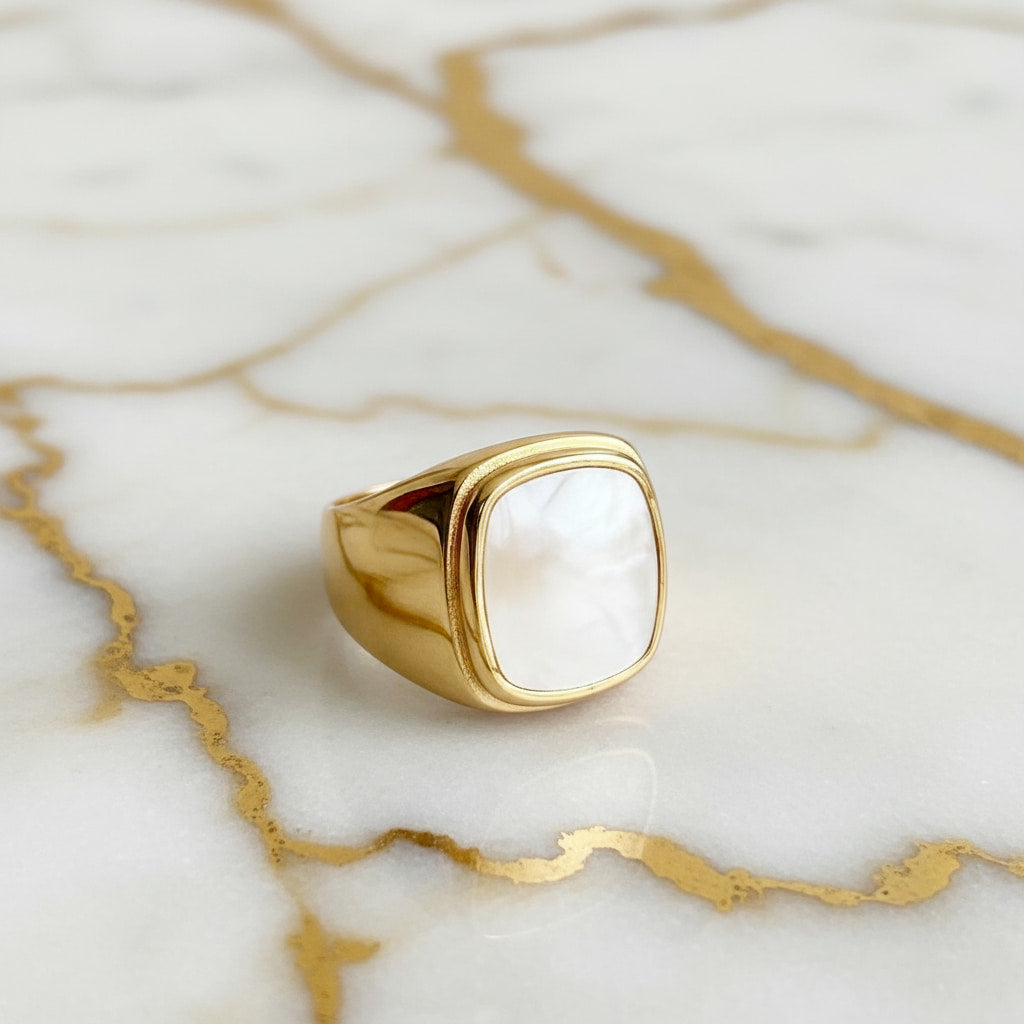 Ring mit Muschel-Detail – stilvolles Highlight für besondere Momente CrystalScents