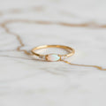 Ring gold mit zartem Opal-Highlight
