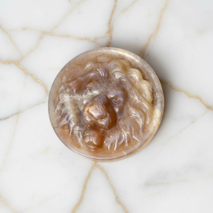 Mondstein Löwe – Kraftvoller Talisman JETZT sichern CrystalScents