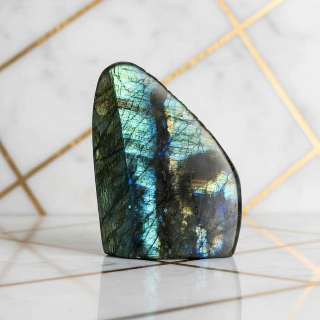 Labradorit Freiform – Mystische Aura