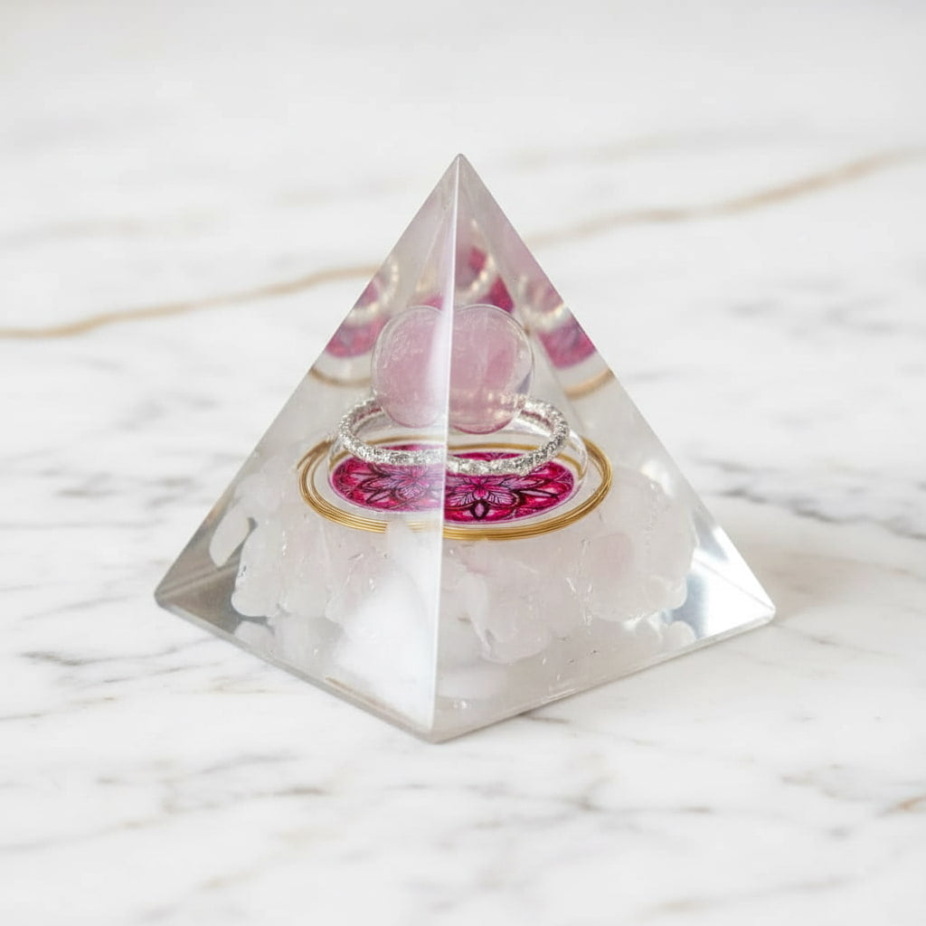 Orgonit Pyramide Bergkristall – Energie im Raum