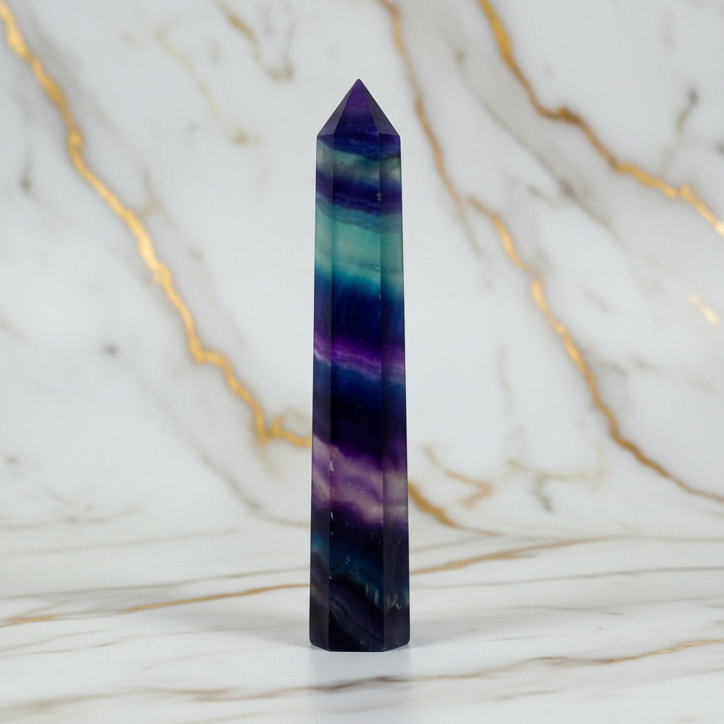 Fluorit Obelisk – Harmonische Farbmischung