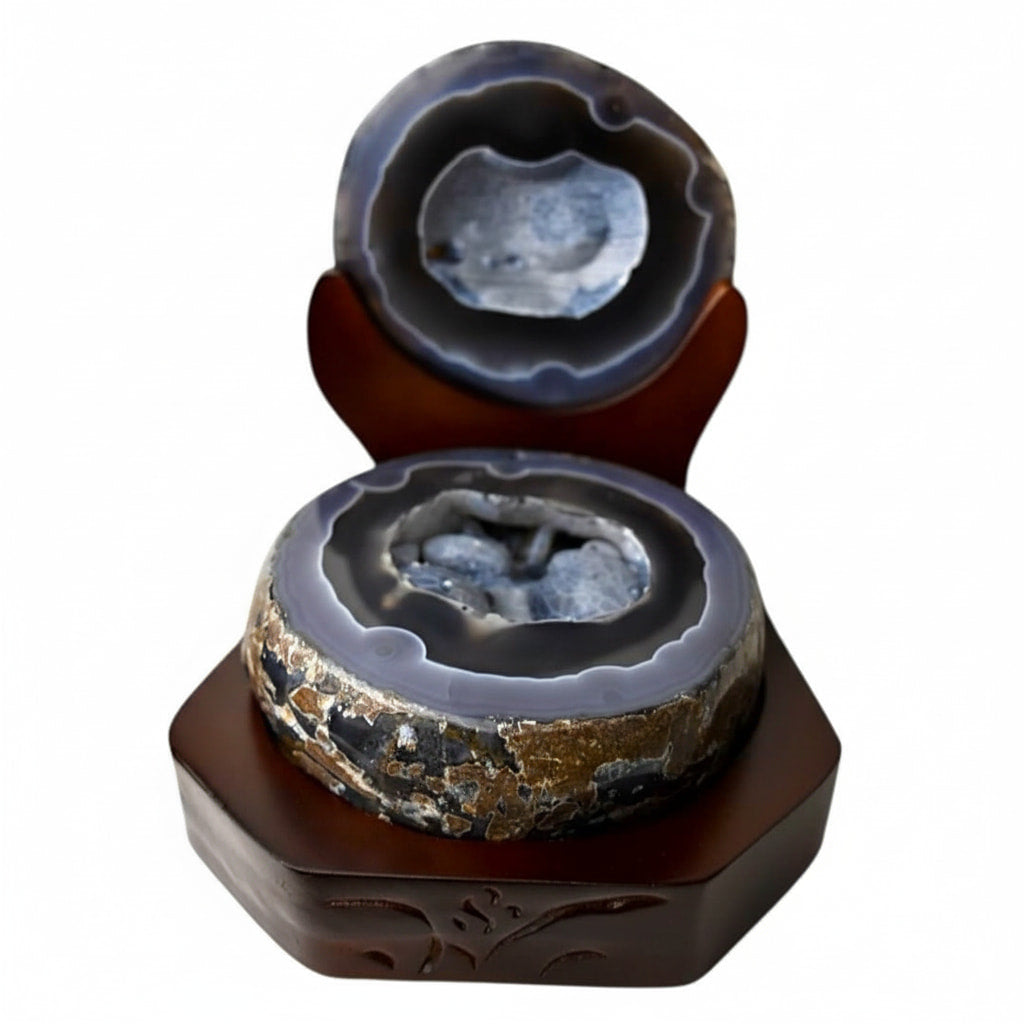 Achat Truhe auf dekorativer Basis