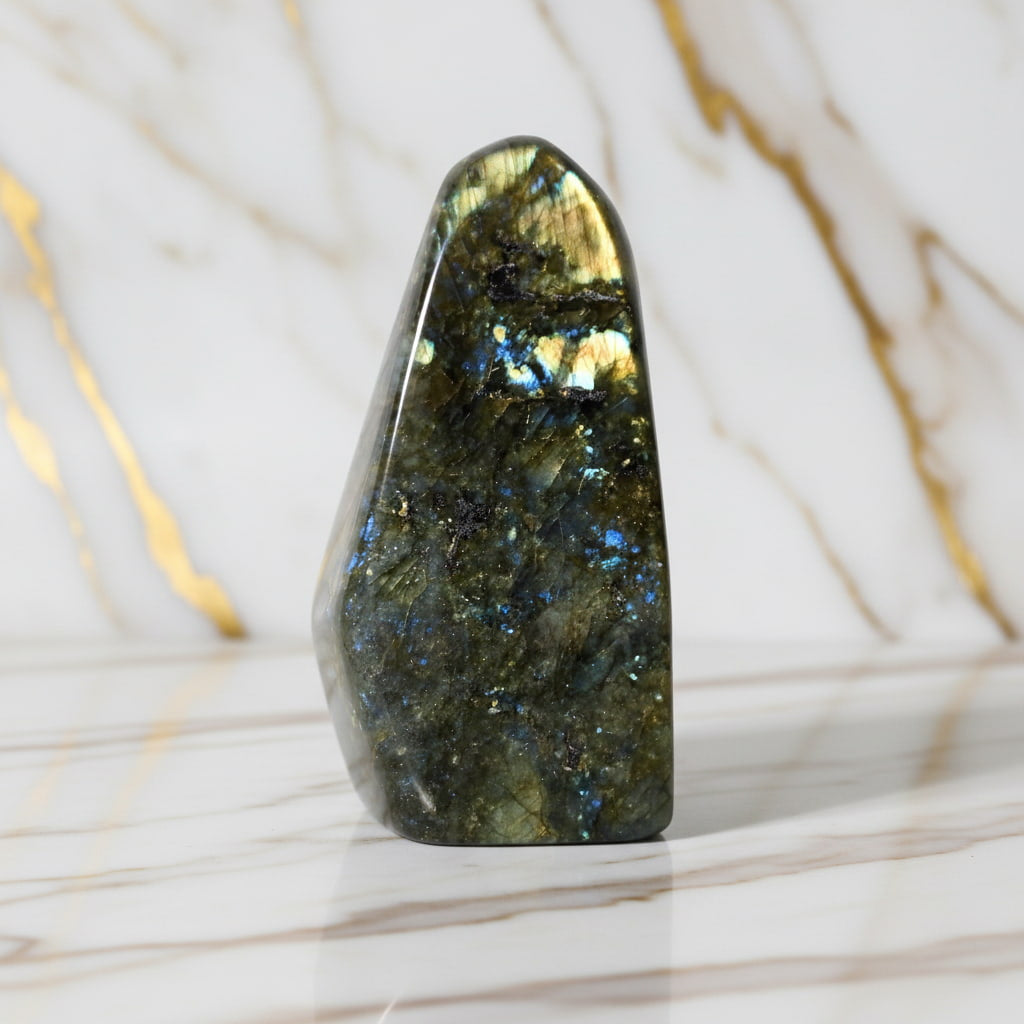 Labradorit Freiform – Harmonie & Lebensfreude CrystalScents