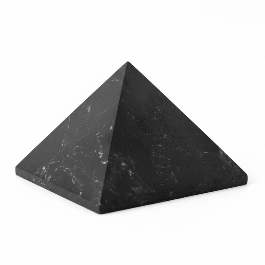 Shungit Pyramide – Ruhe & Ausgeglichenheit CrystalScents