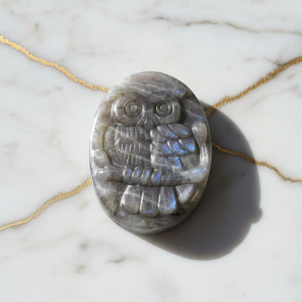 Labradorit Eule Sunset – Schillerndes Naturjuwel