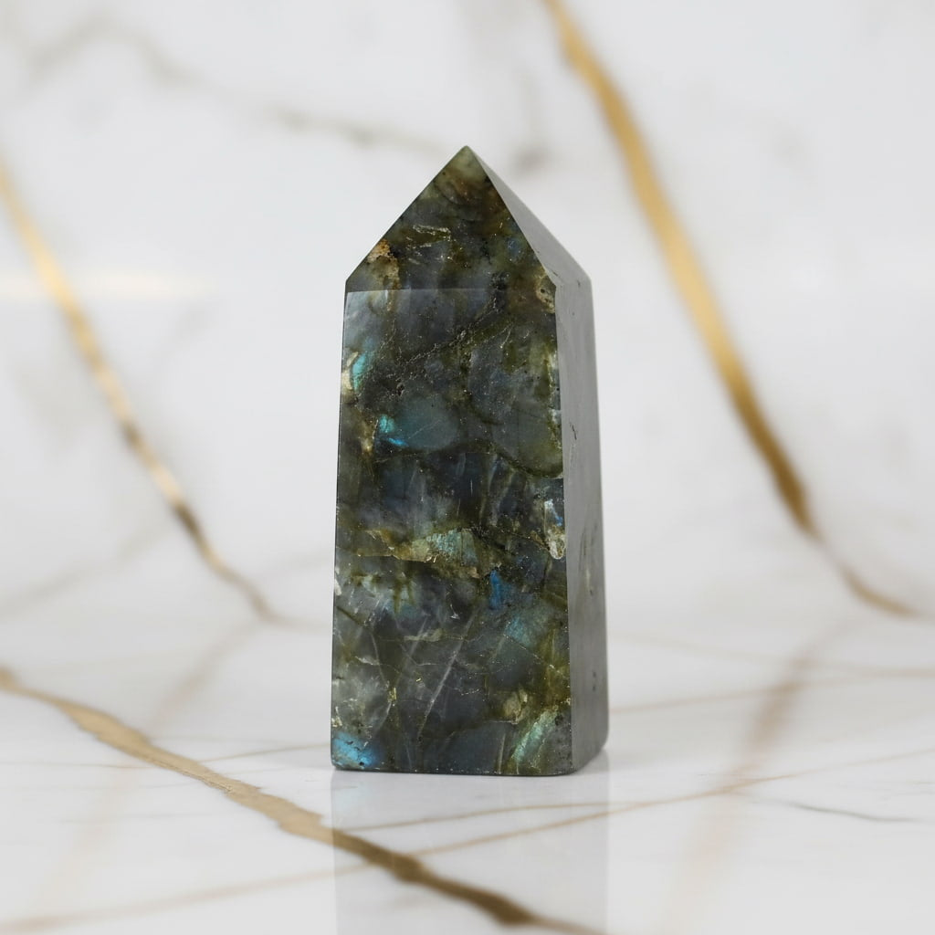 Labradorit Obelisk – Intuition & Klarheit JETZT sichern CrystalScents