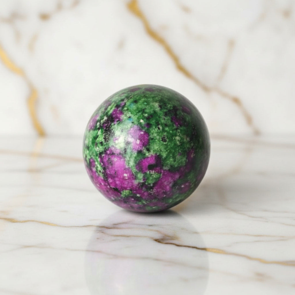 Mini Rubin Zoisit Kugel – Lebensfreude & Energie CrystalScents