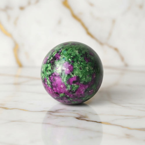 Mini Rubin Zoisit Kugel – Lebensfreude & Energie CrystalScents