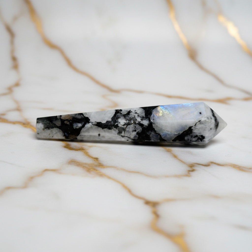 Mondstein Zepter – Funkelnde Lichtspiele JETZT sichern CrystalScents