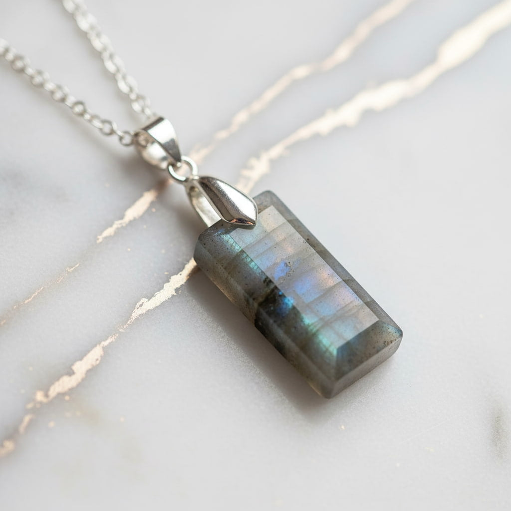 Labradorit Halskette - Geschliffener Anhänger