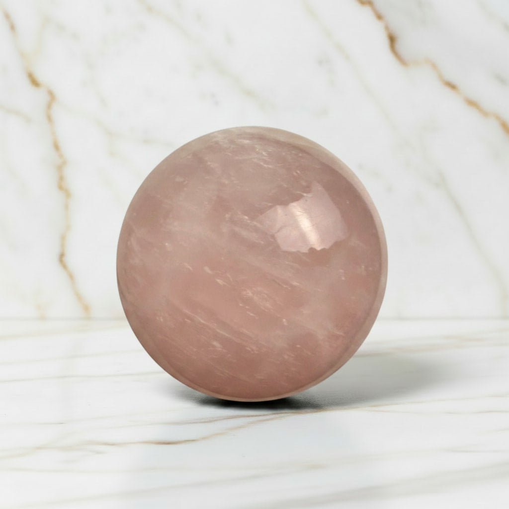 Rosenquarz Kugel – Licht & Liebe CrystalScents