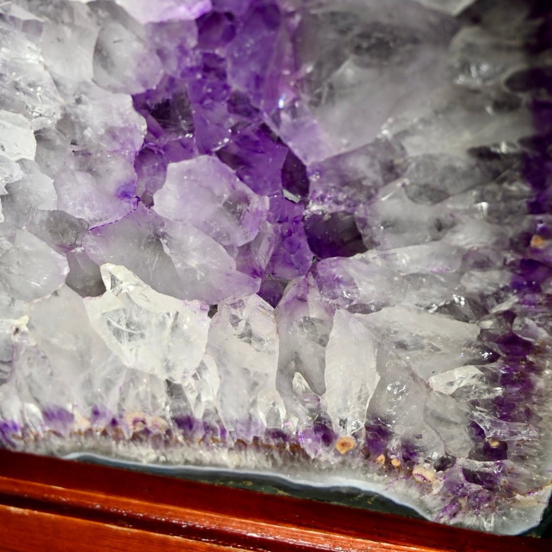 Amethystdruse auf Podest – Erdung & Schönheit