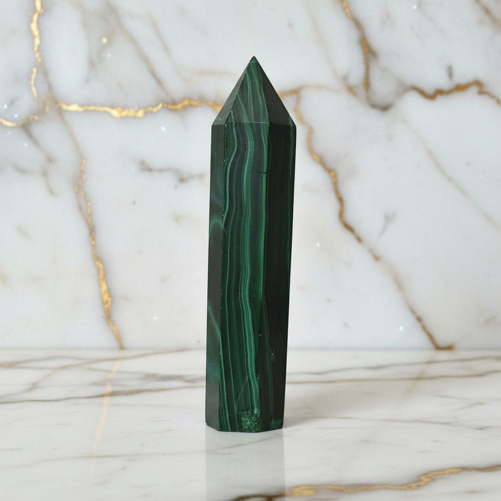 Malachit Obelisk – Kraftstein in Grün JETZT sichern CrystalScents