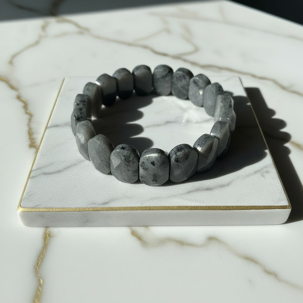 Larvikit Facettenarmband – Fokus & Transformation CrystalScents