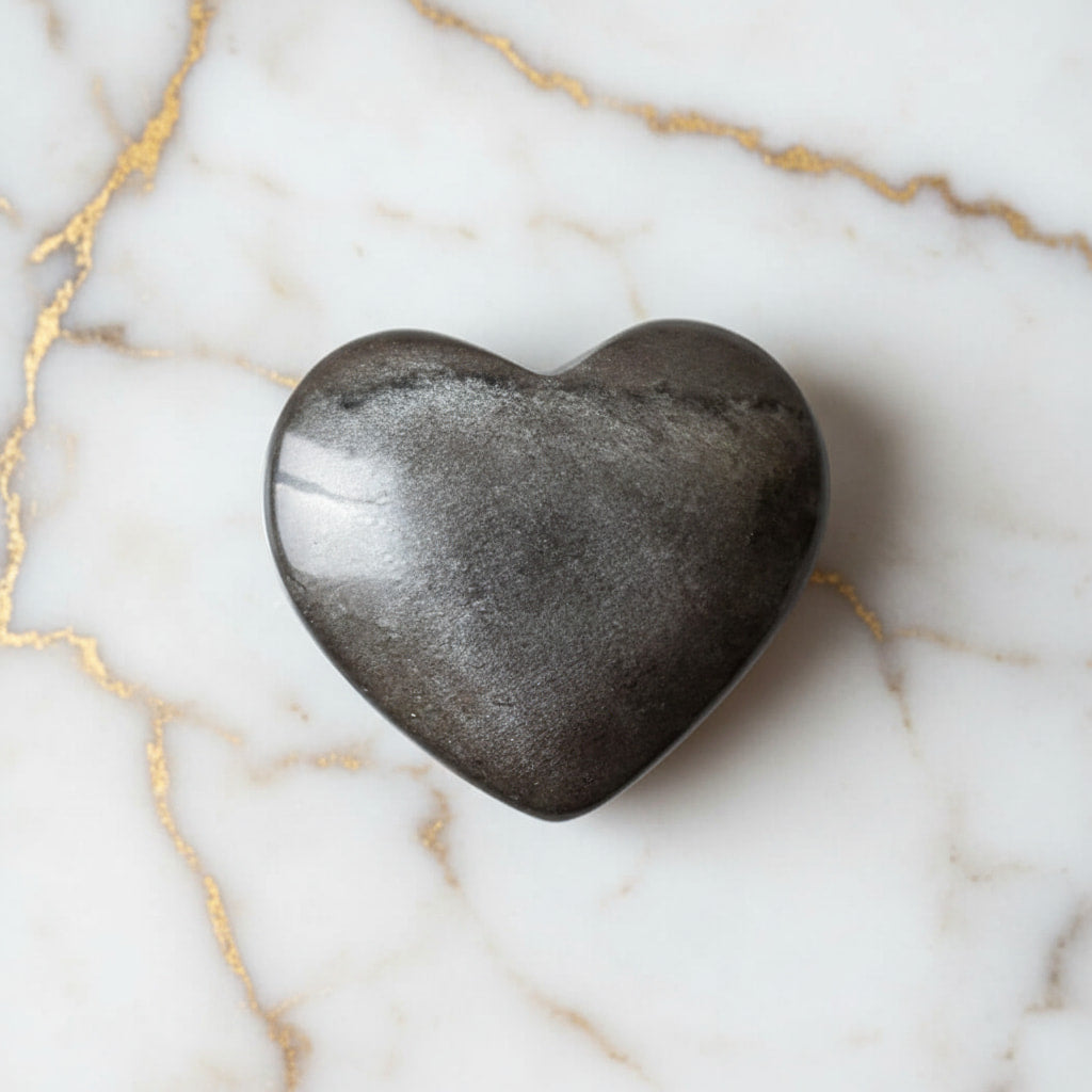 Silber Obsidian Herz – Schimmerndes Naturstück CrystalScents