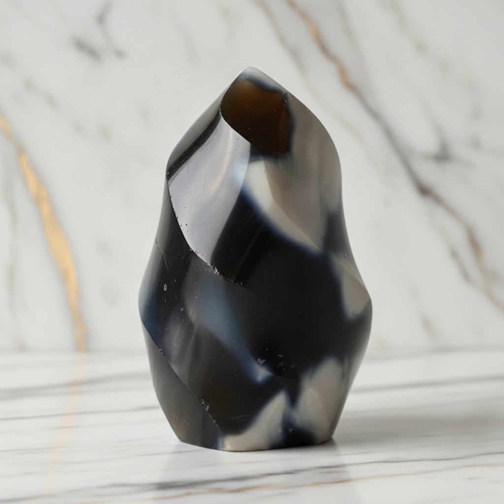 Achat Flamme Schwarz-Weiß – Ausdrucksstarkes Edelsteinobjekt CrystalScents