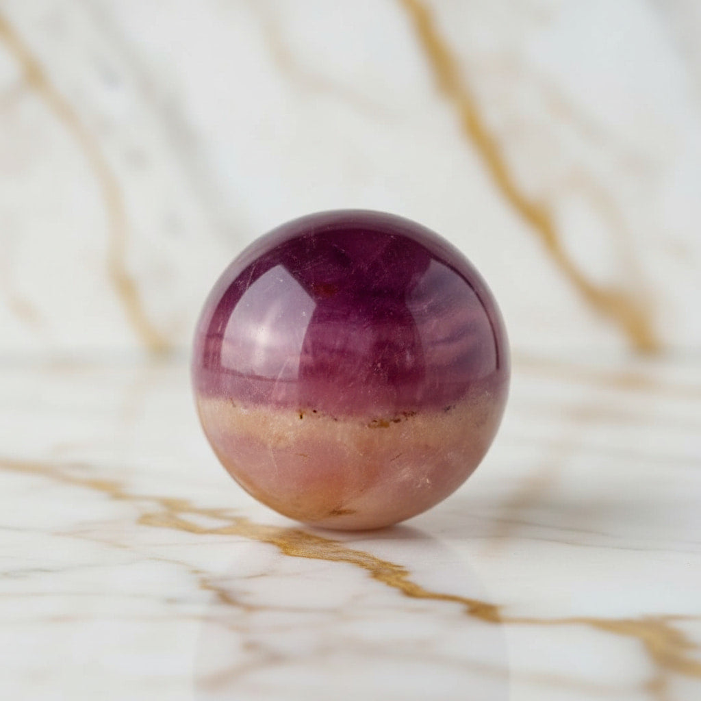 Fluorit Kugel – intensives Naturjuwel in Lila