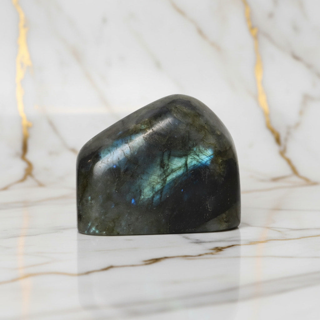 Labradorit Freiform – Geheimnisvolles Licht CrystalScents