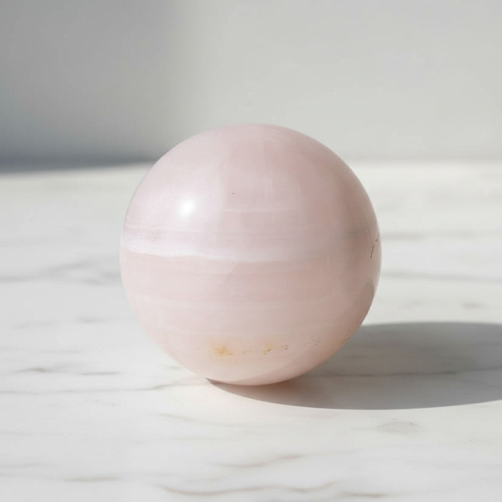 Calcit Kugel Rosa - Geborgenheit & innere Balance CrystalScents